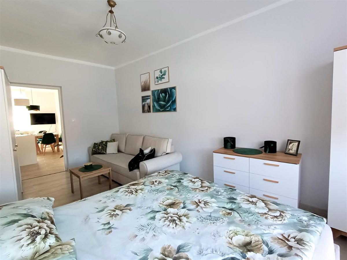 Szmaragdowy Apartament Przy Ulicy Opolskiej Tarnowskie Góry Buitenkant foto